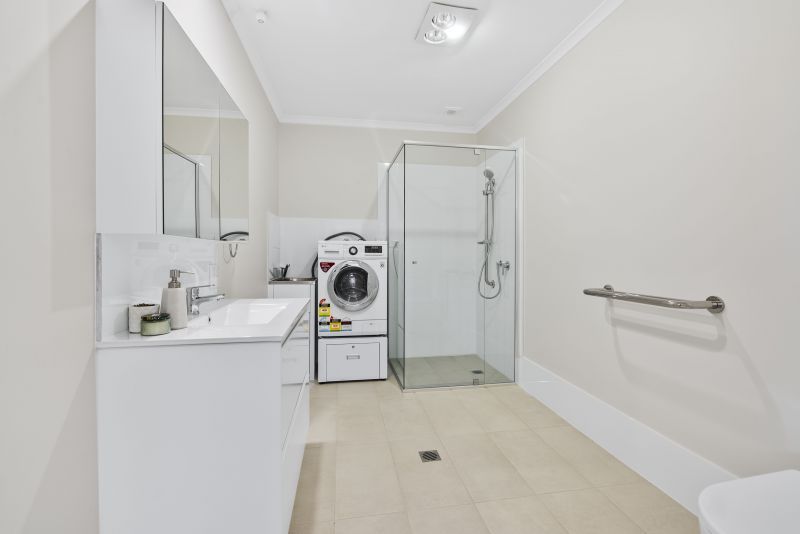 Spacious one-bedroom apartment with views