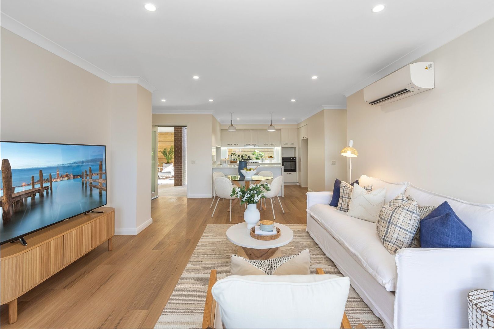 Beautifully positioned villa with golf course views