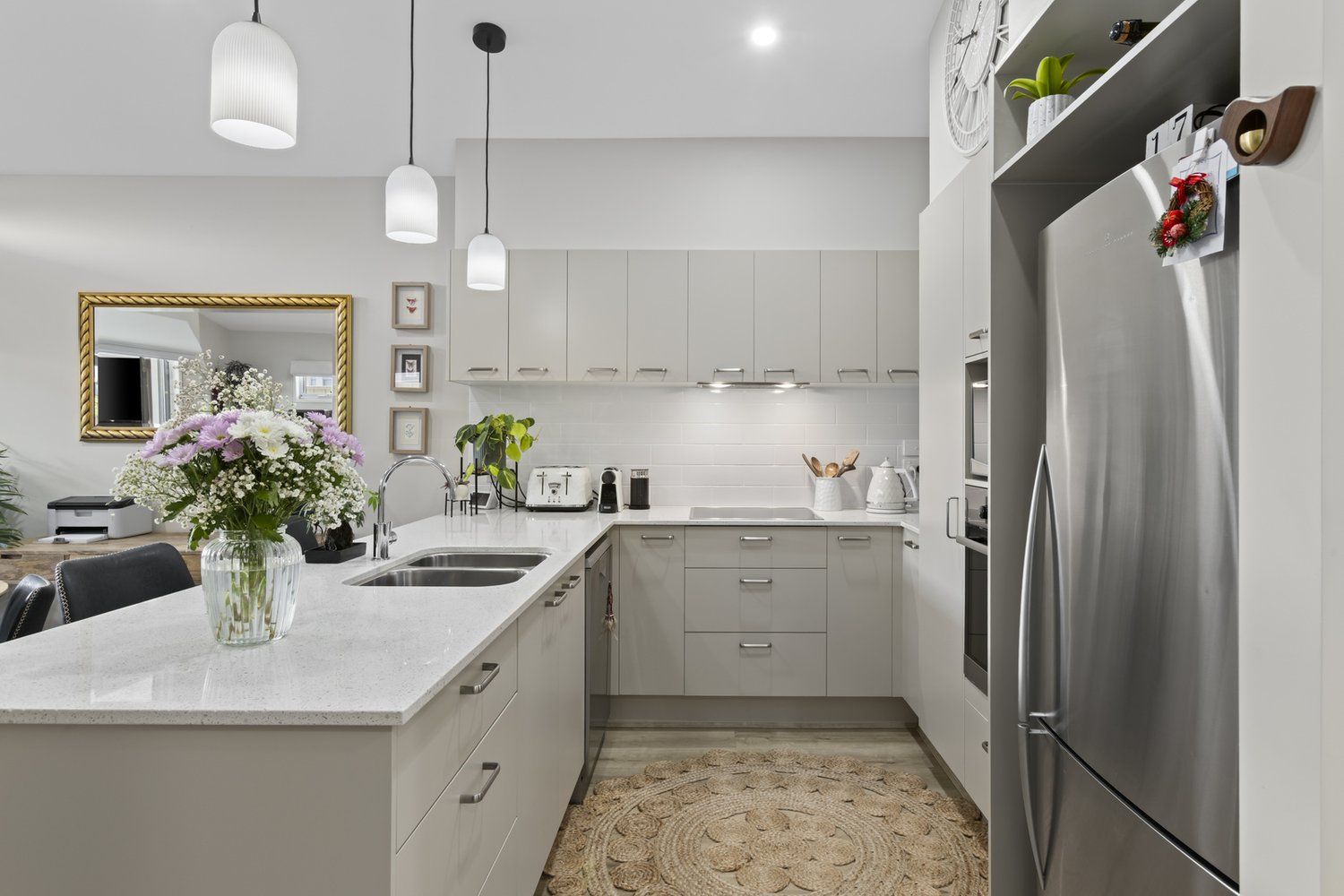 Light-Filled Design Meets Effortless Style