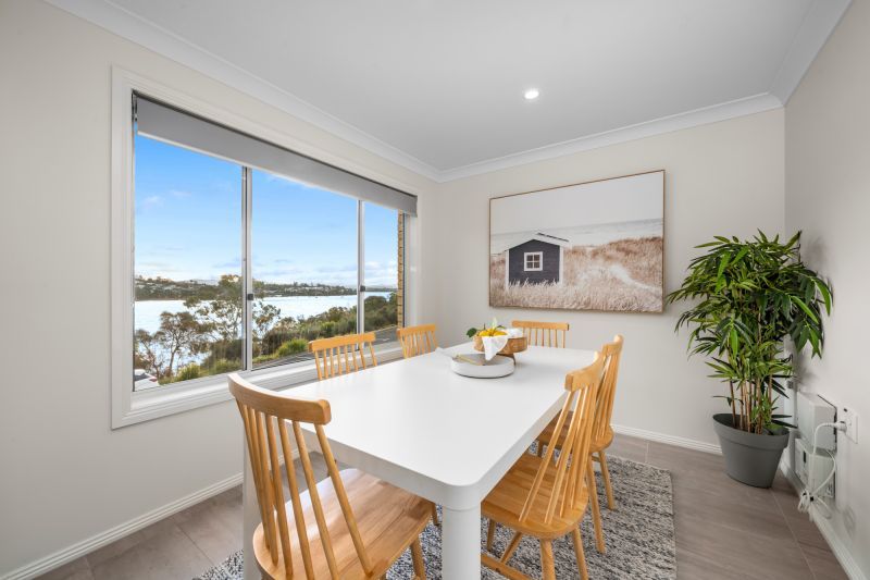 Large two-bed villa with views of Bilton Bay