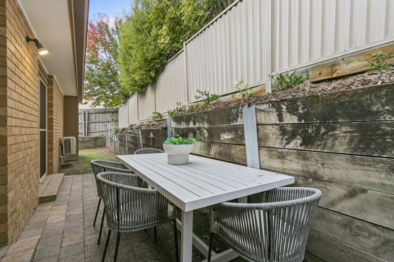 Beautifully refurbished 2-bed plus study villa