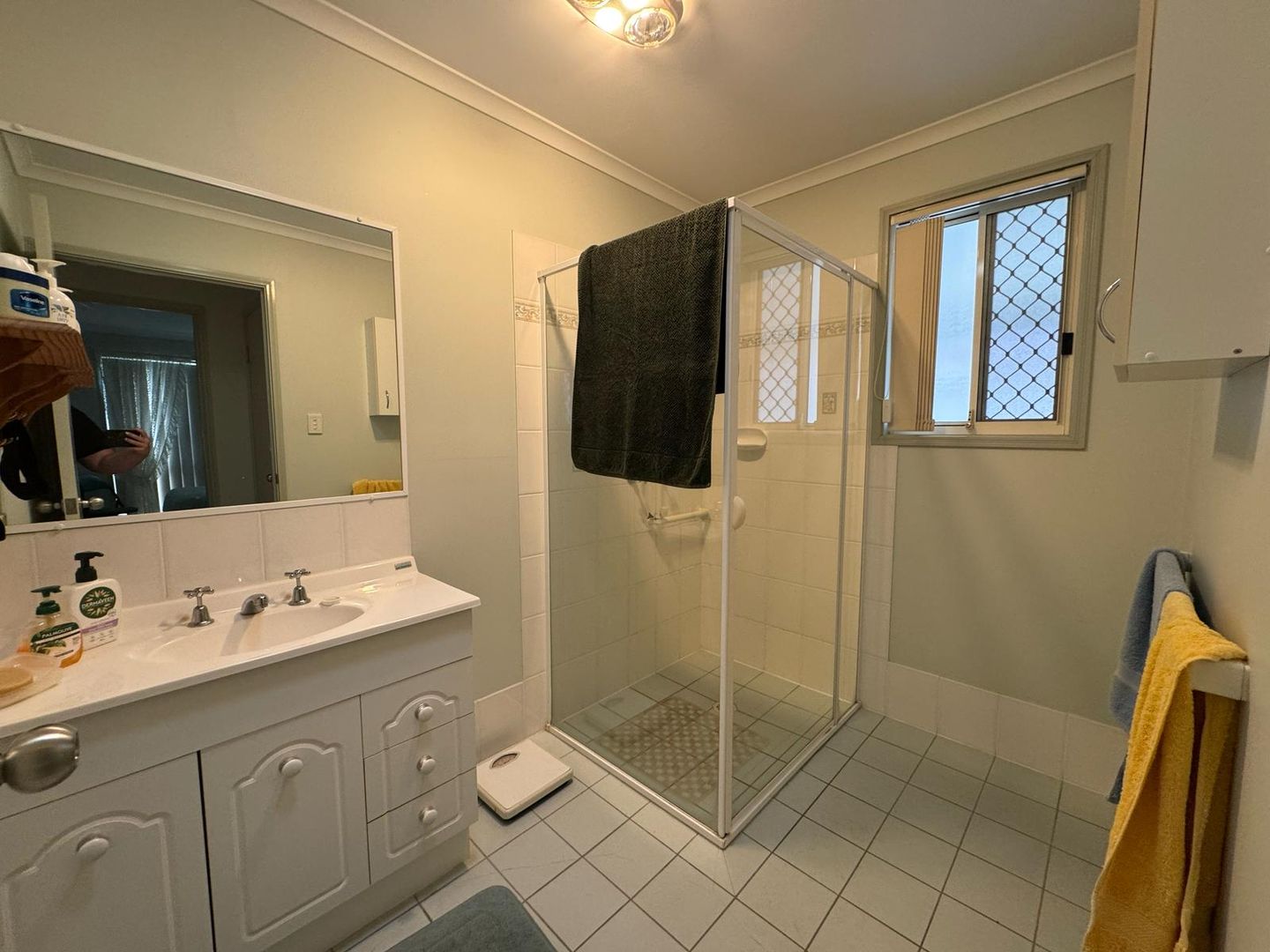 Ready to move ?  2 Bedroom + Study - Fully Fenced for your pets!