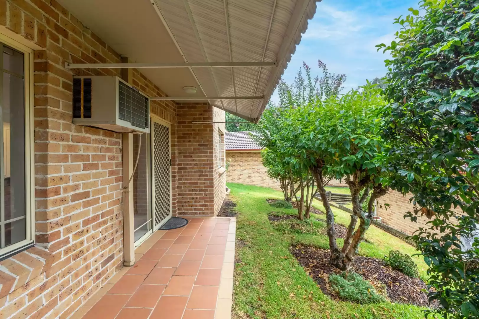 2 Bedroom unit With Private Rear