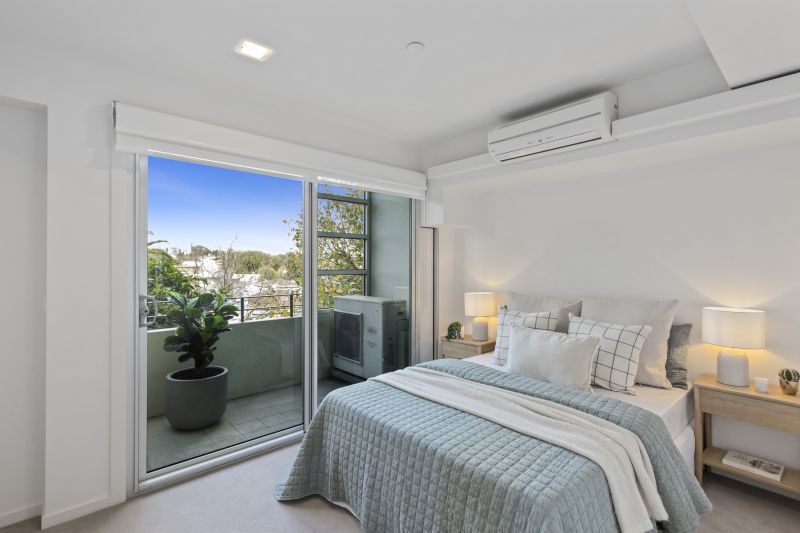 Spacious third-floor apartment with city views