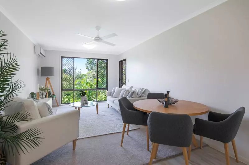 Modern one-bedroom plus study villa