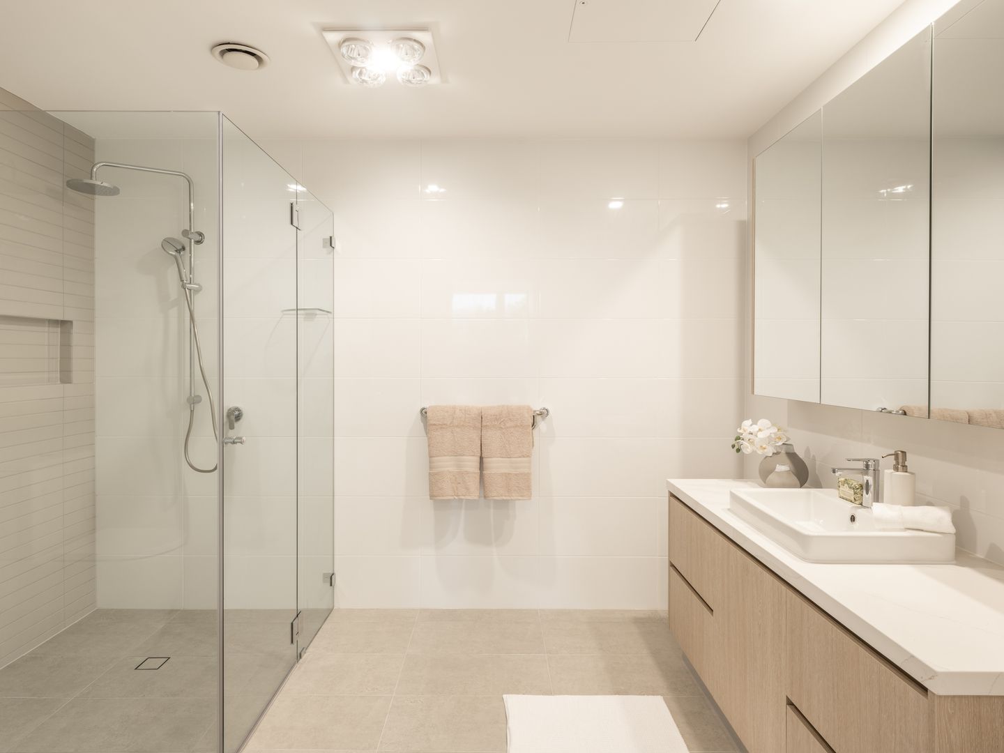 Luxury 2 bedroom plus study, 2 bathroom 