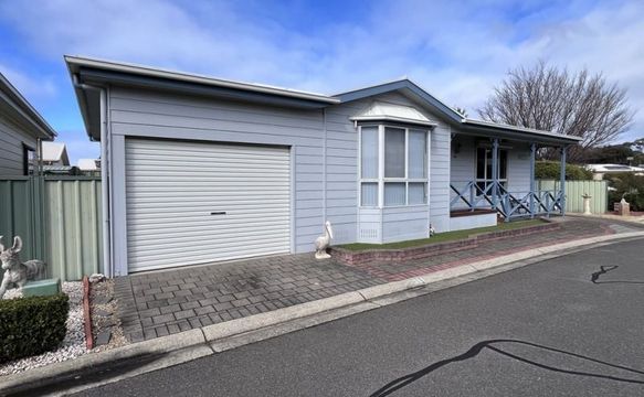 Beautiful Home - Fantastic Location