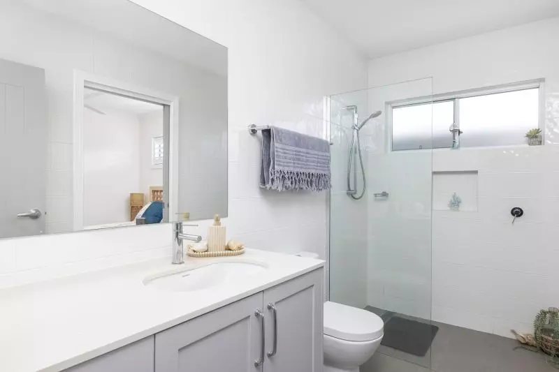 Elegant Three-Bedroom Retreat - Sunlit Alfresco Living