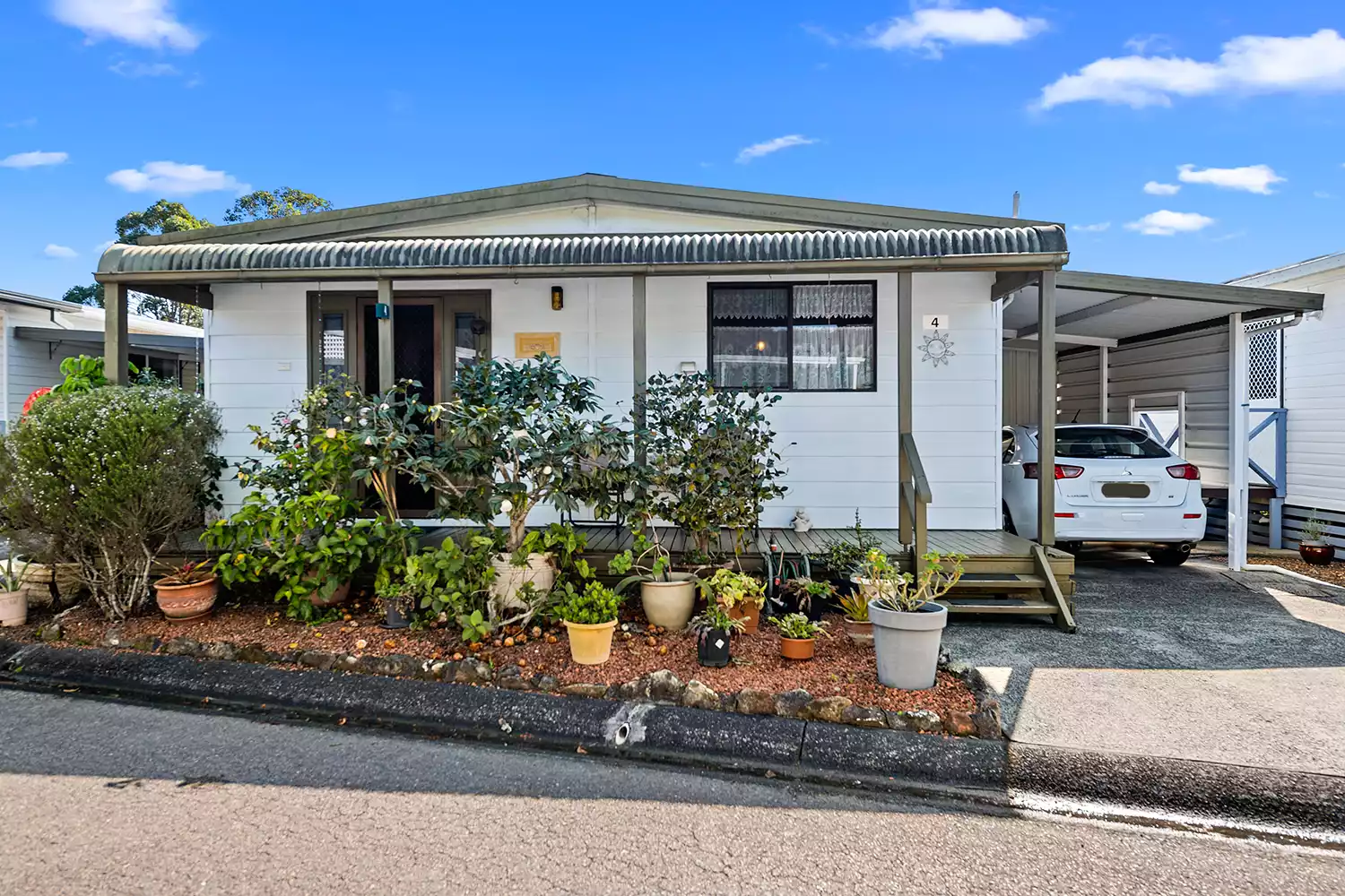 UNDER CONTRACT - Perfect Presentation - Huge Rooms, feel the space - Flex Floor Plan - Park 2 Cars