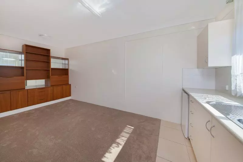 This generously proportioned floorplan offers worry-free, secure retirement living