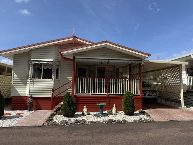 Stunning lake views from the front door