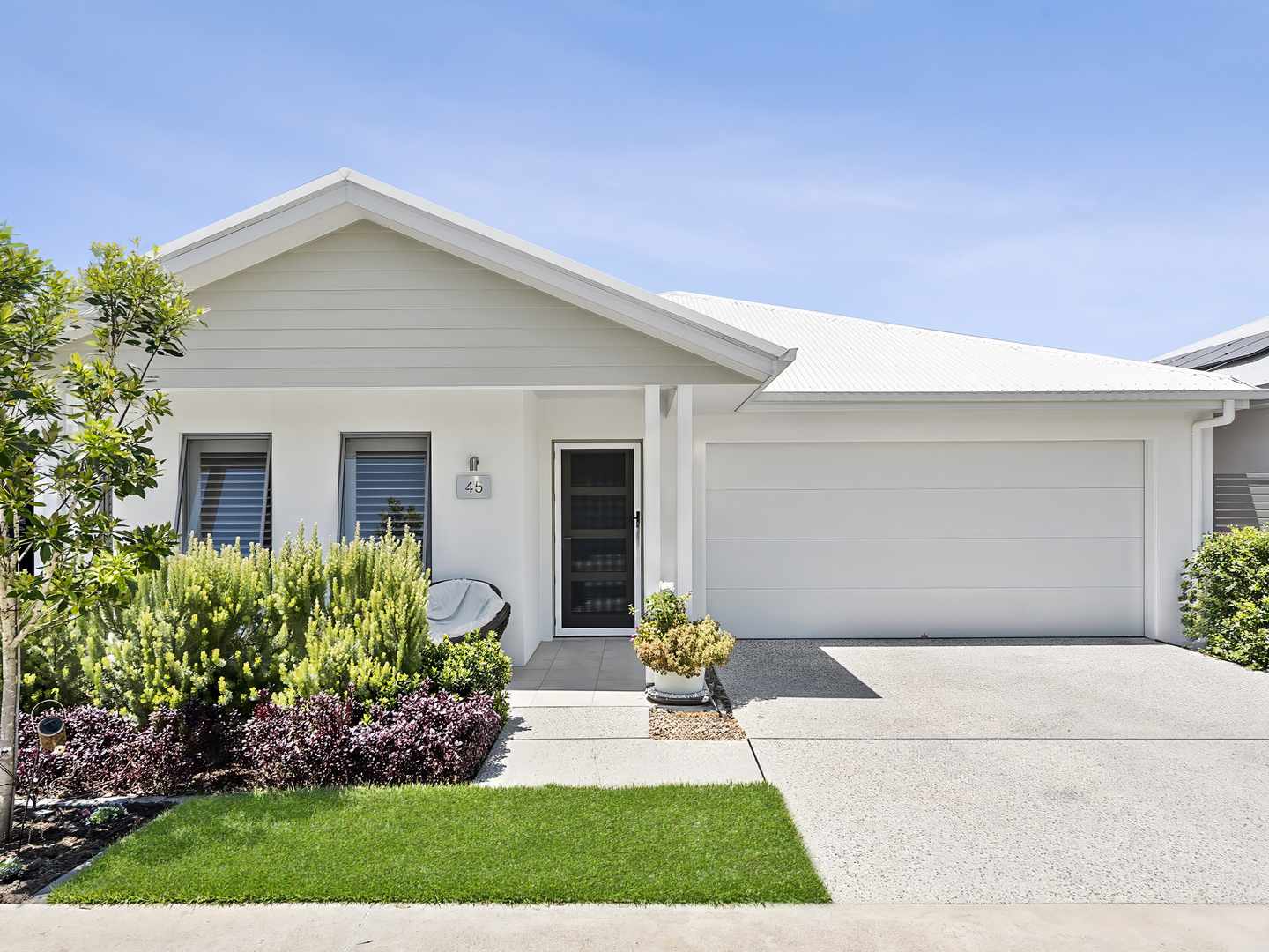 Halcyon Promenade - Established Luxury low maintenance home