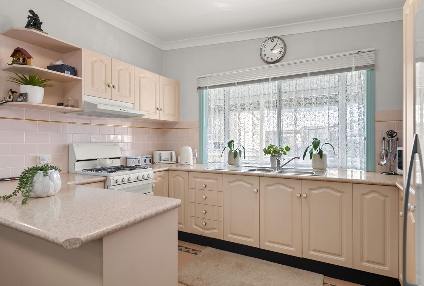 Perfect Presentation - Gorgeous rear garden with park like view - Air Conditioned