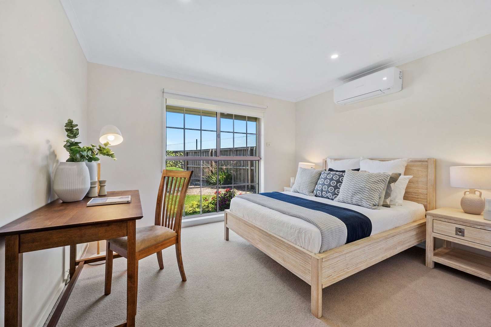 Peaceful Court, Premium Outlook