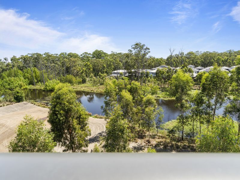 Oversized one bedder with lake views