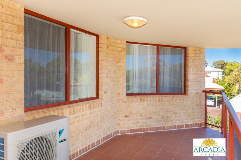 ARCADIA WATERS BICTON - 3 Bedroom Parquetry Floor Stunner