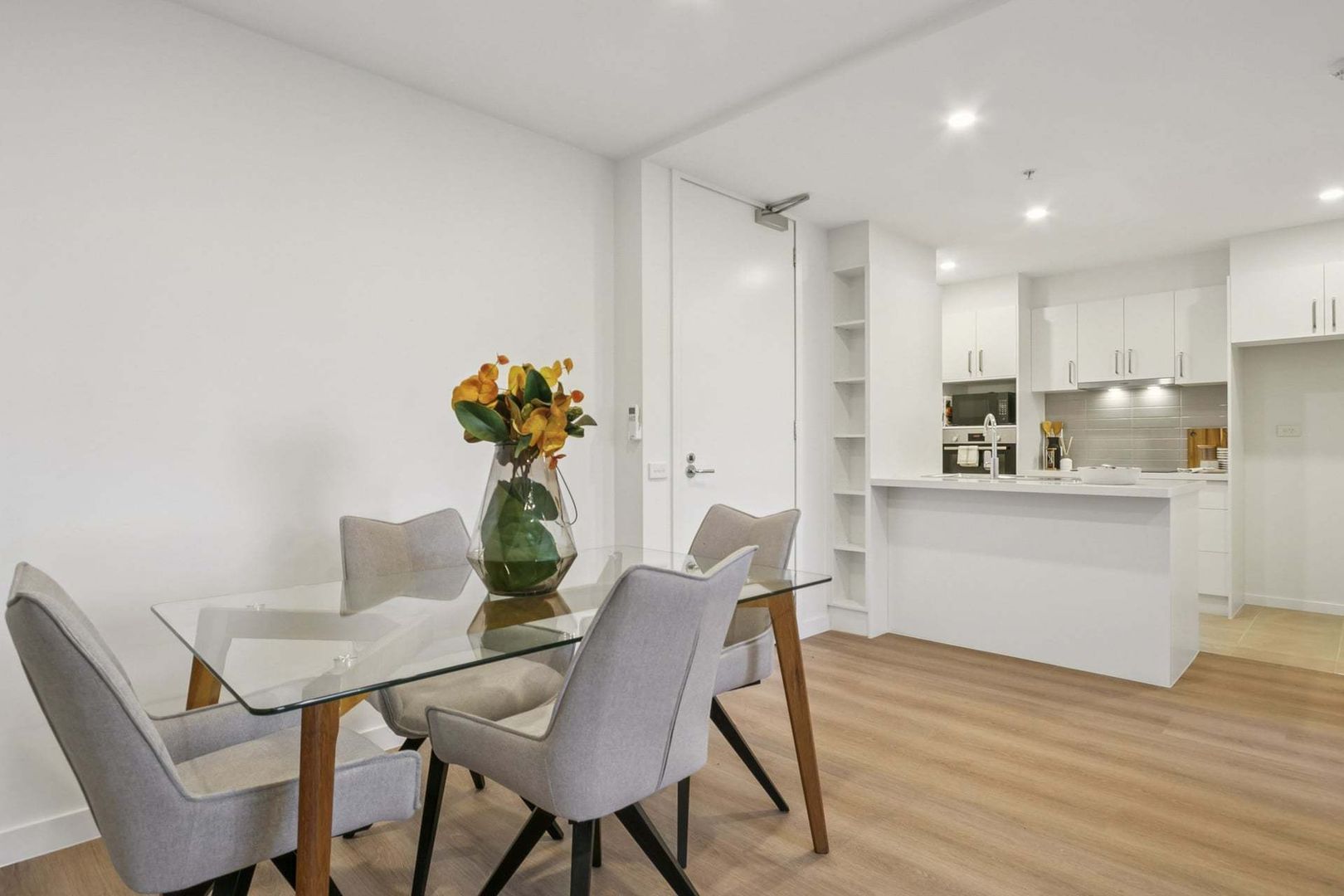 Brighton Bayside Apartment - Fully Refurbished