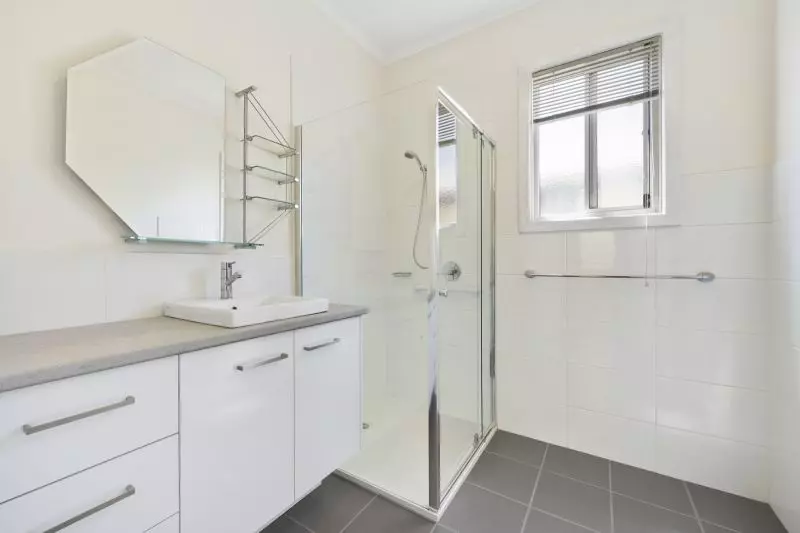 Newly Renovated- Cosy 2 Bedroom Home