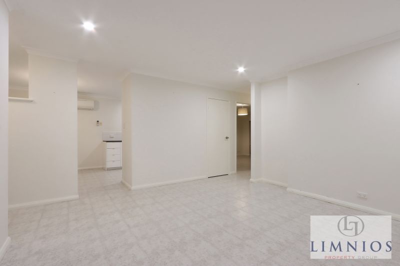 Street Front Home In Quiet Cul - De - Sac