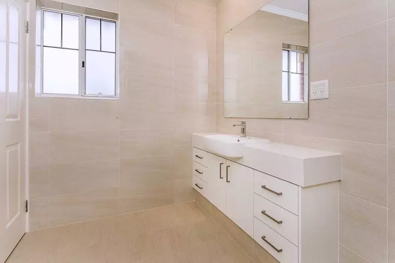 FULLY RENOVATED, LARGE 3X2 APARTMENT