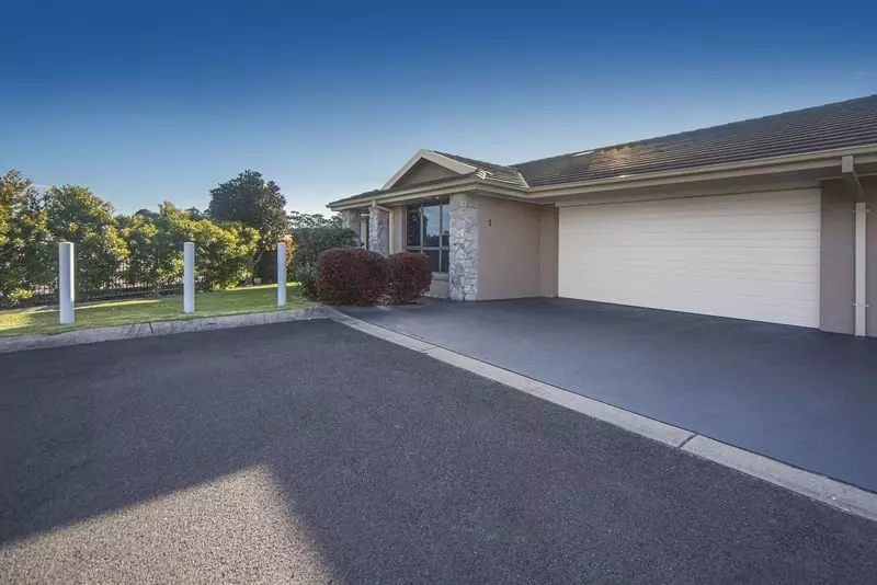 Spacious Coastal Villa with Large Yard and Entertaining Area