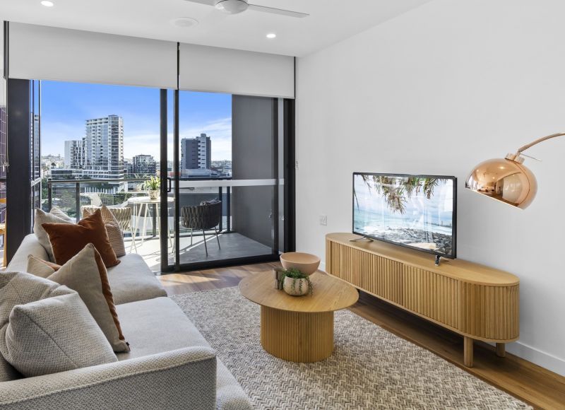 Seamless and light-filled one-bedroom apartment