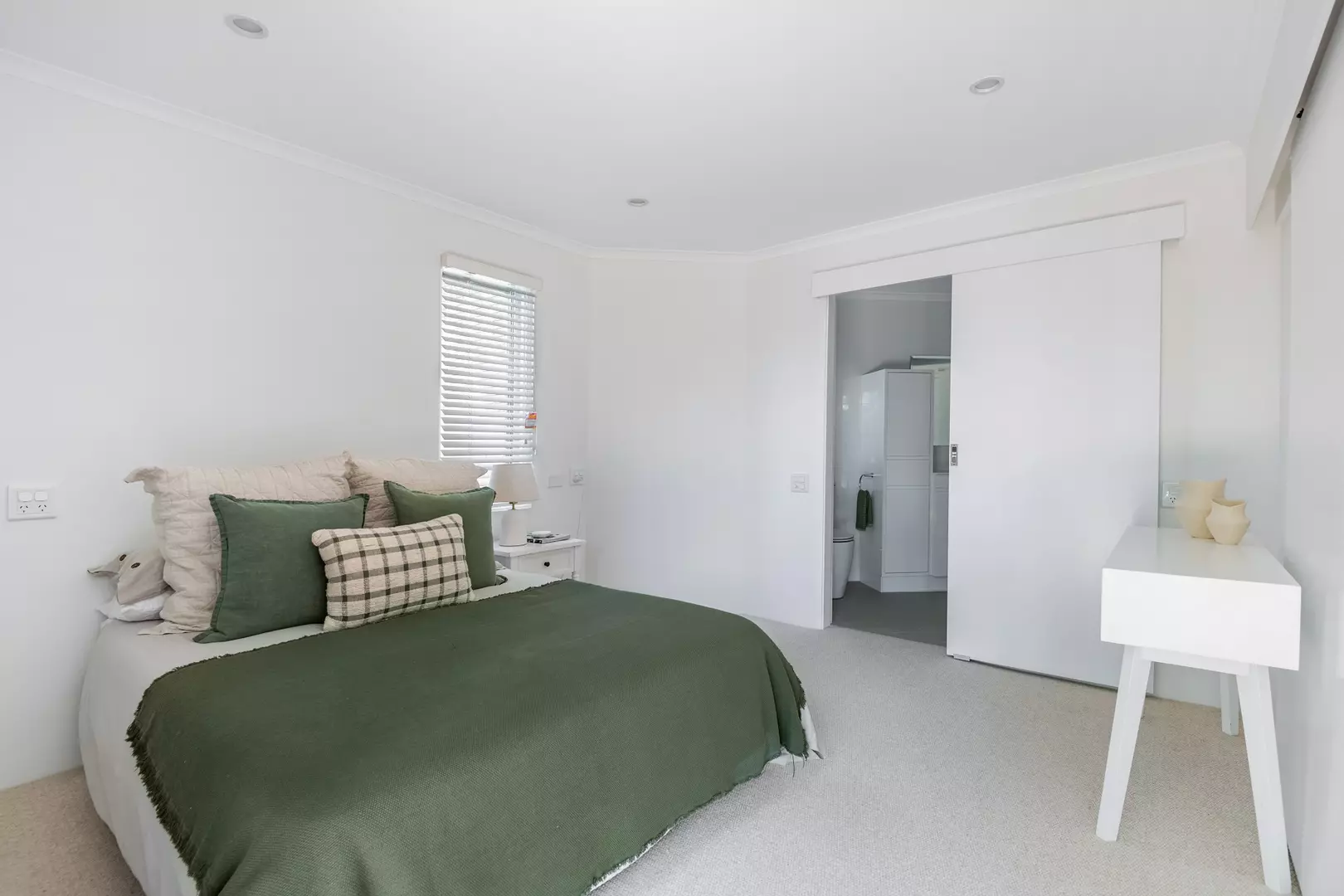 Refurbished One Bedroom Unit with Balcony