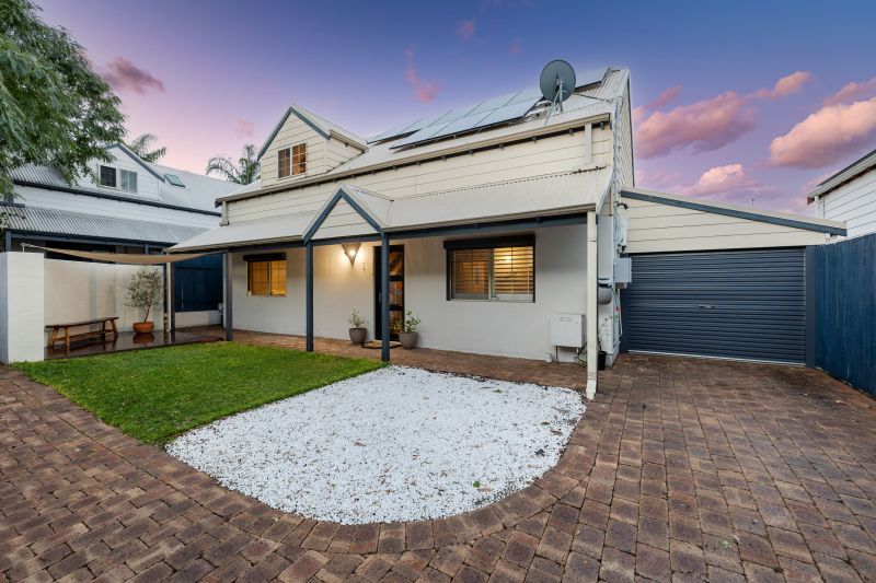 Captivating Cabin-Style  Cottage