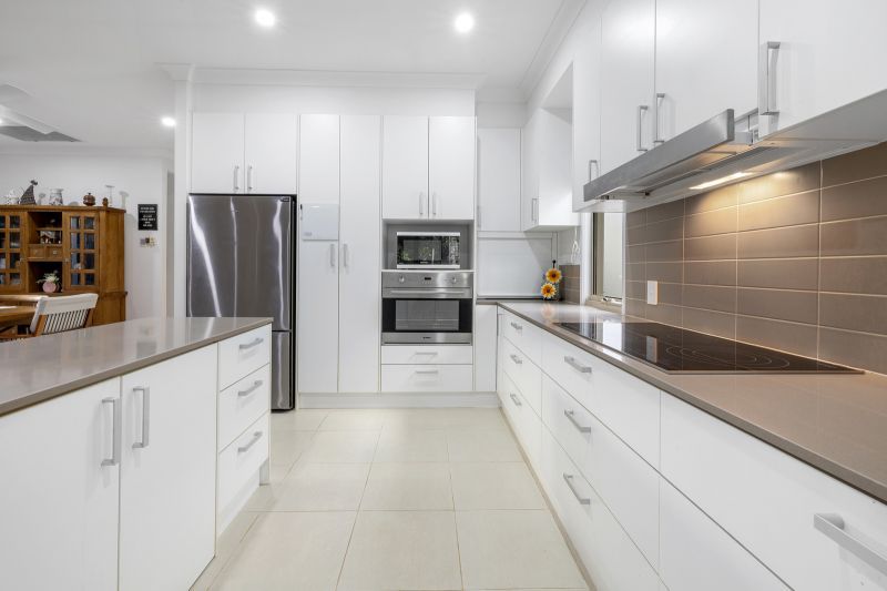 Natural Bushland Retreat- Luxury 3 bedroom Home with Study