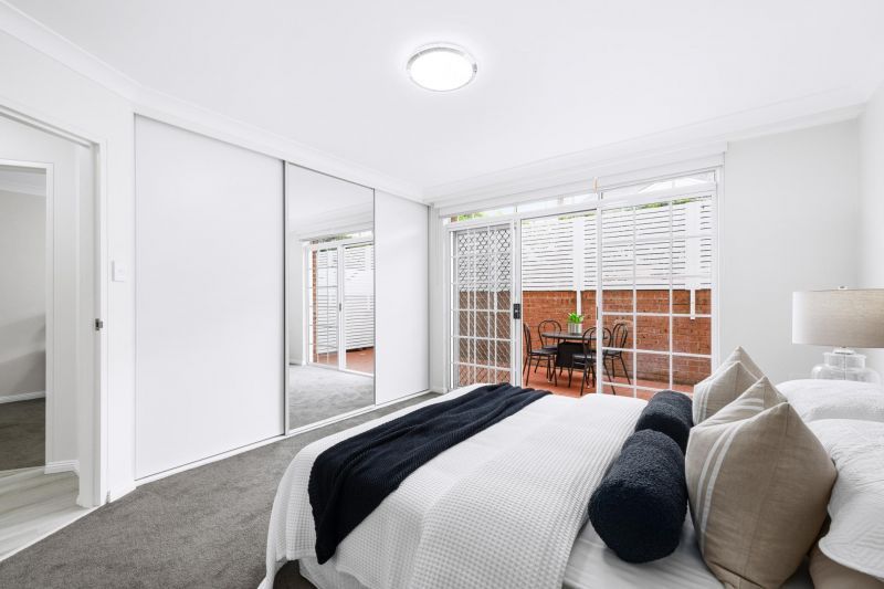 Fully renovated, contemporary style 3 bedroom unit with garden surrounds.