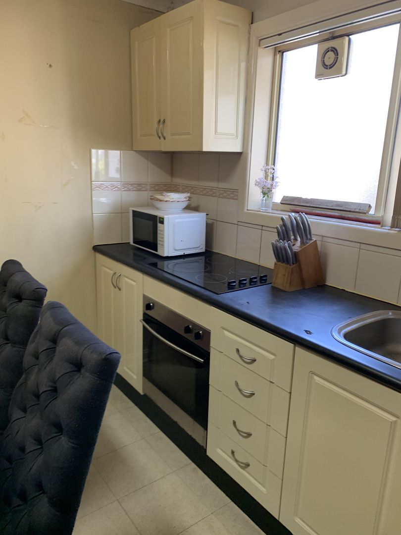 Room Available for a Senior Flatmate 