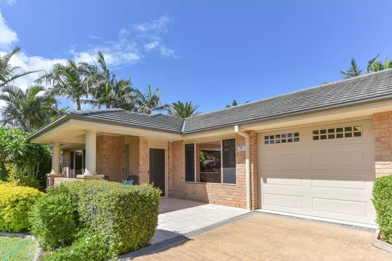 Fully refurbished freestanding villa