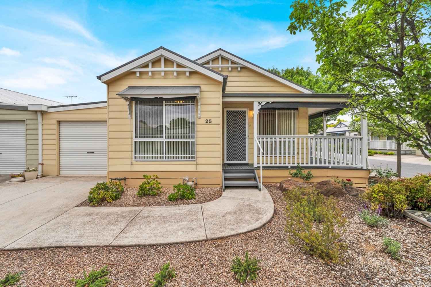 Lifestyle Communities Brookfield - Resort-style living in a prime corner position