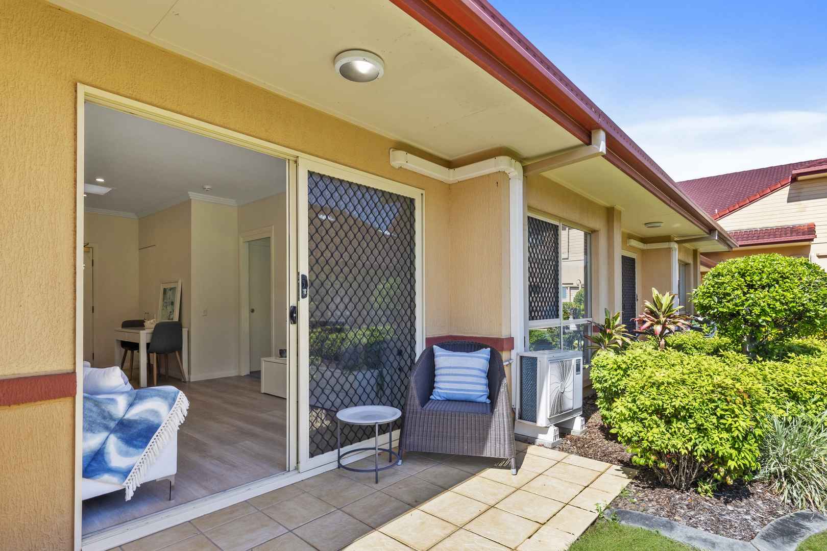 One-bedroom apartment located in a quiet and peaceful setting.