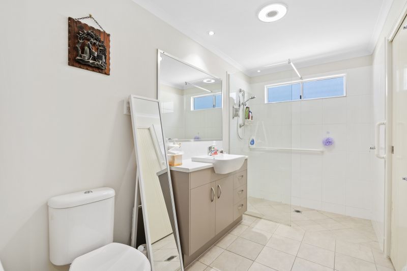 Effortless Living - Close to 19th Hole Clubhouse!