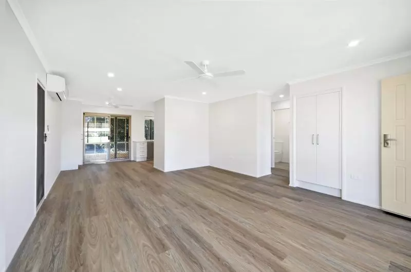 Stand alone villa, ready now!