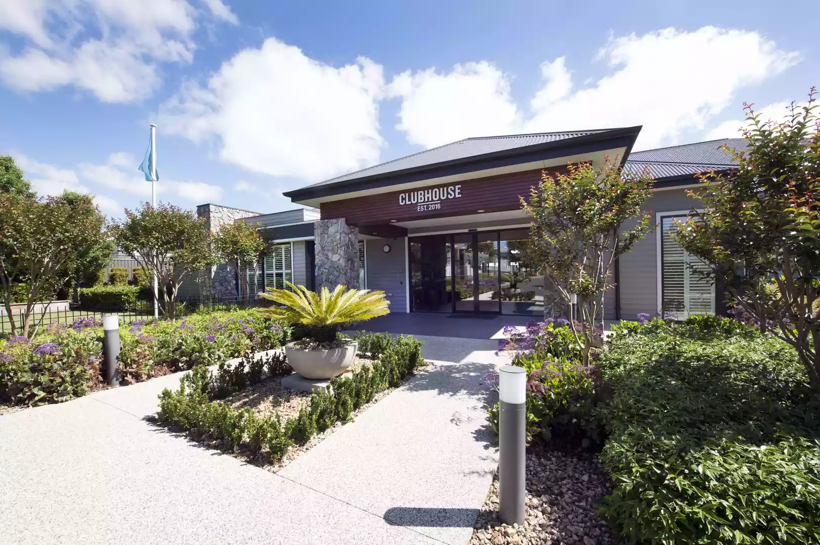 Lifestyle Geelong - Coastal living, close to the city. Downsize to a perfect balance of urban ease and ocean breeze. Water you waiting for?