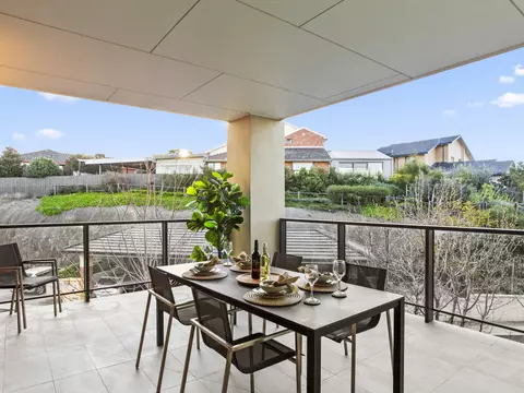 Rare North-Facing Apartment Offering Incredible Location & Views!