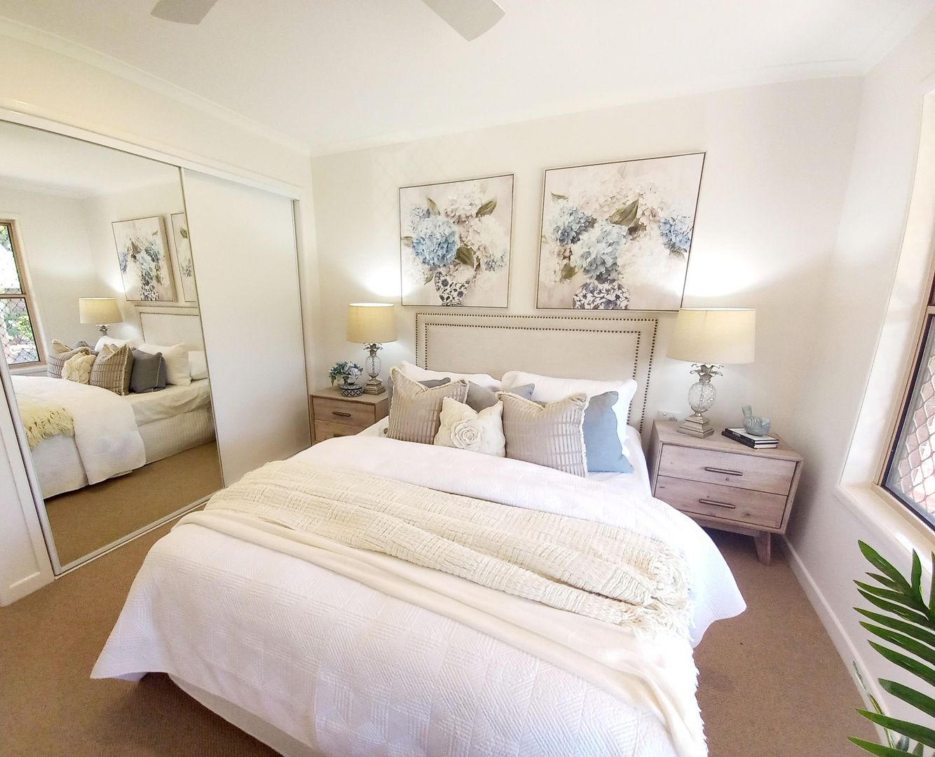 *UNDER OFFER* Ready to move in now! Unit 12