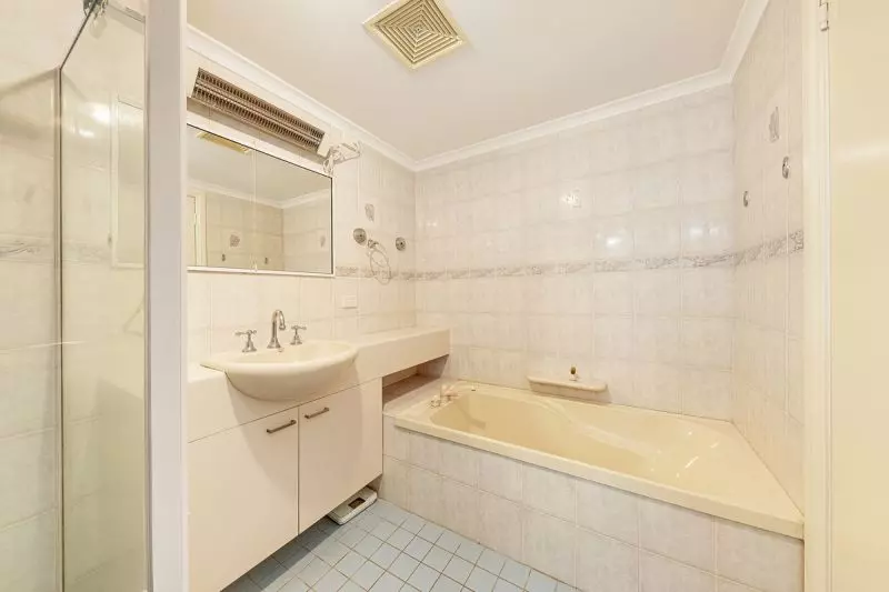 Premiere, East Facing  2 Bedroom Apartment with a Superb Layout.