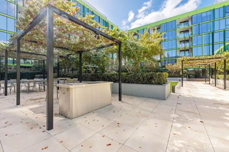 Contemporary Style Apartment in Perfect Location