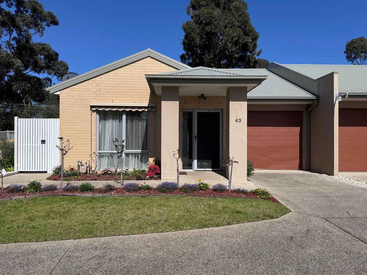 Modern 2 Bedroom Villa in a Peaceful Dingley Village Setting