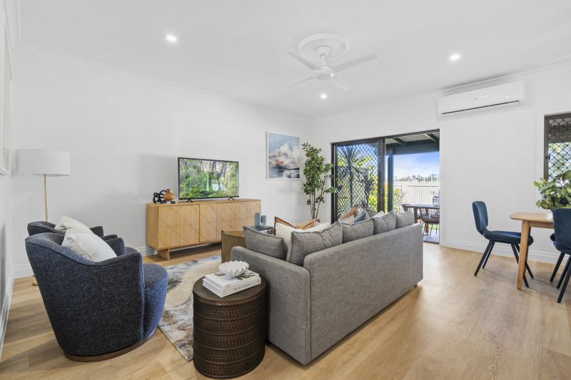 Open-plan two-bedroom villa close to amenities