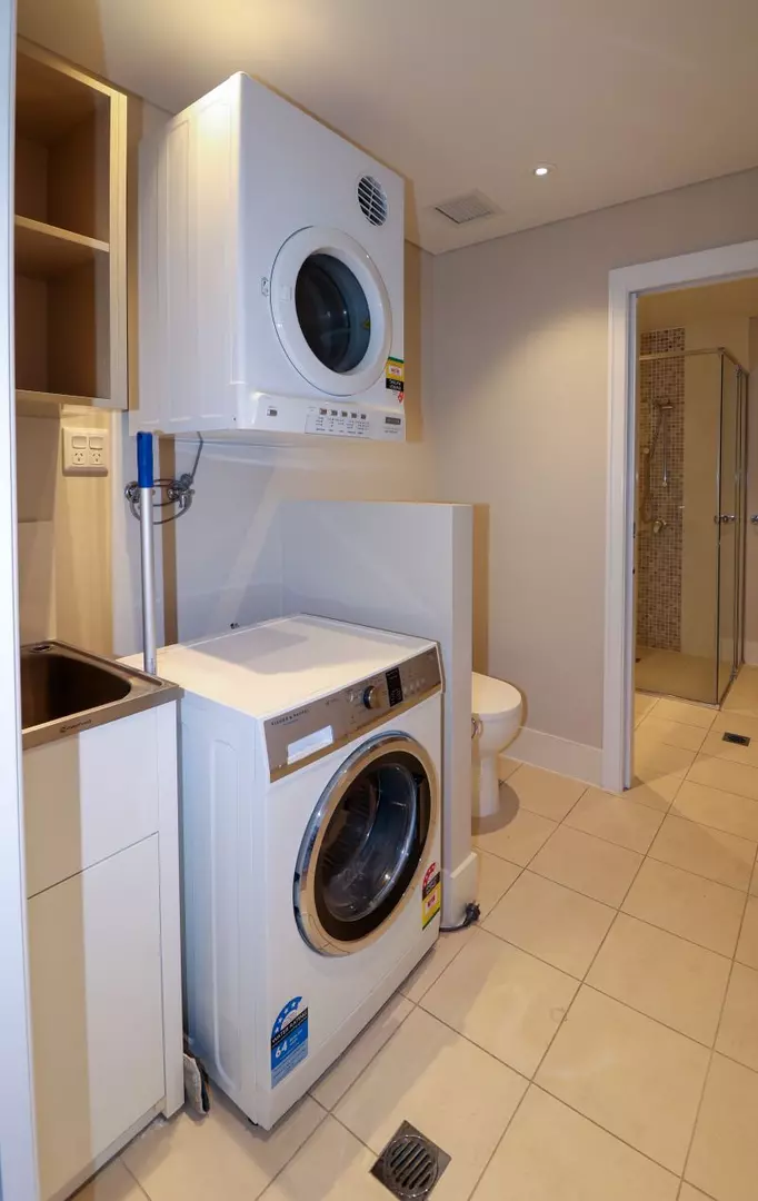 21/43 Taylor Street, Woolloongabba - 2 Bedroom apartment - wake up to the beautiful surrounds!