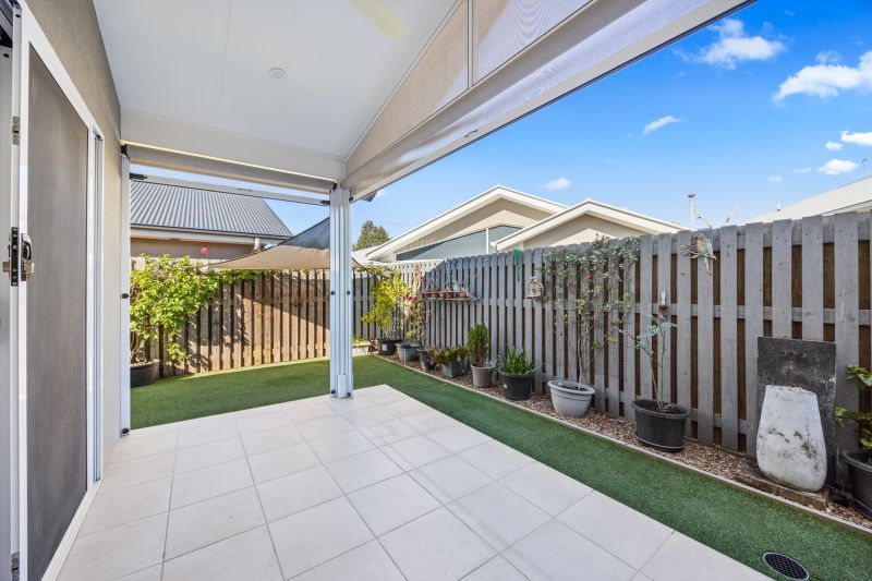 Modern Retreat with Alfresco Living!