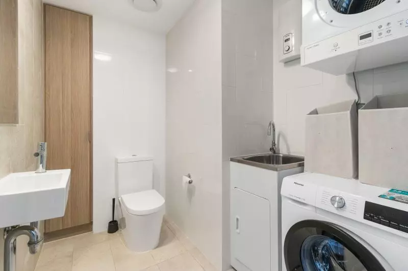 Stunning Views and Urban Lifestyle!!