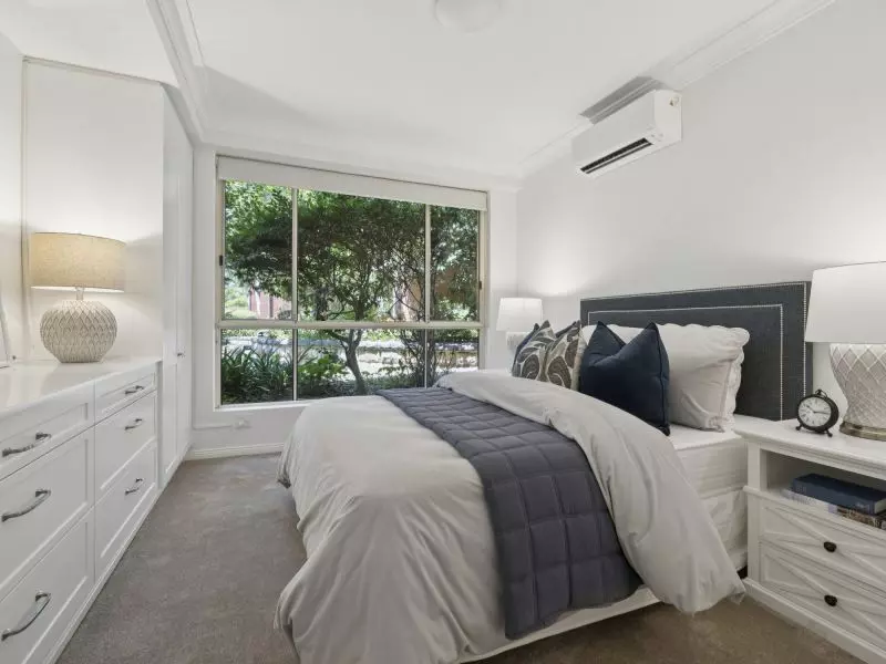 Private and lush garden apartment