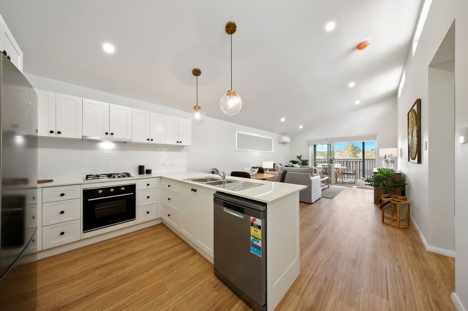 Open-Plan Living, Effortless Comfort with the Munro