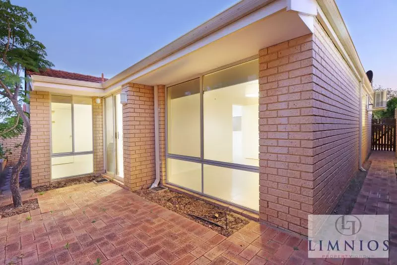 Street Front Home In Quiet Cul - De - Sac