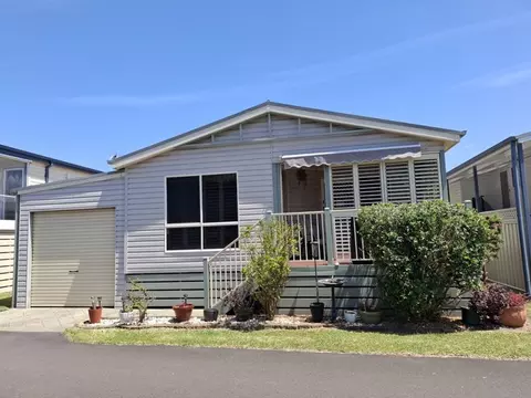 jettys by the lake - site 251